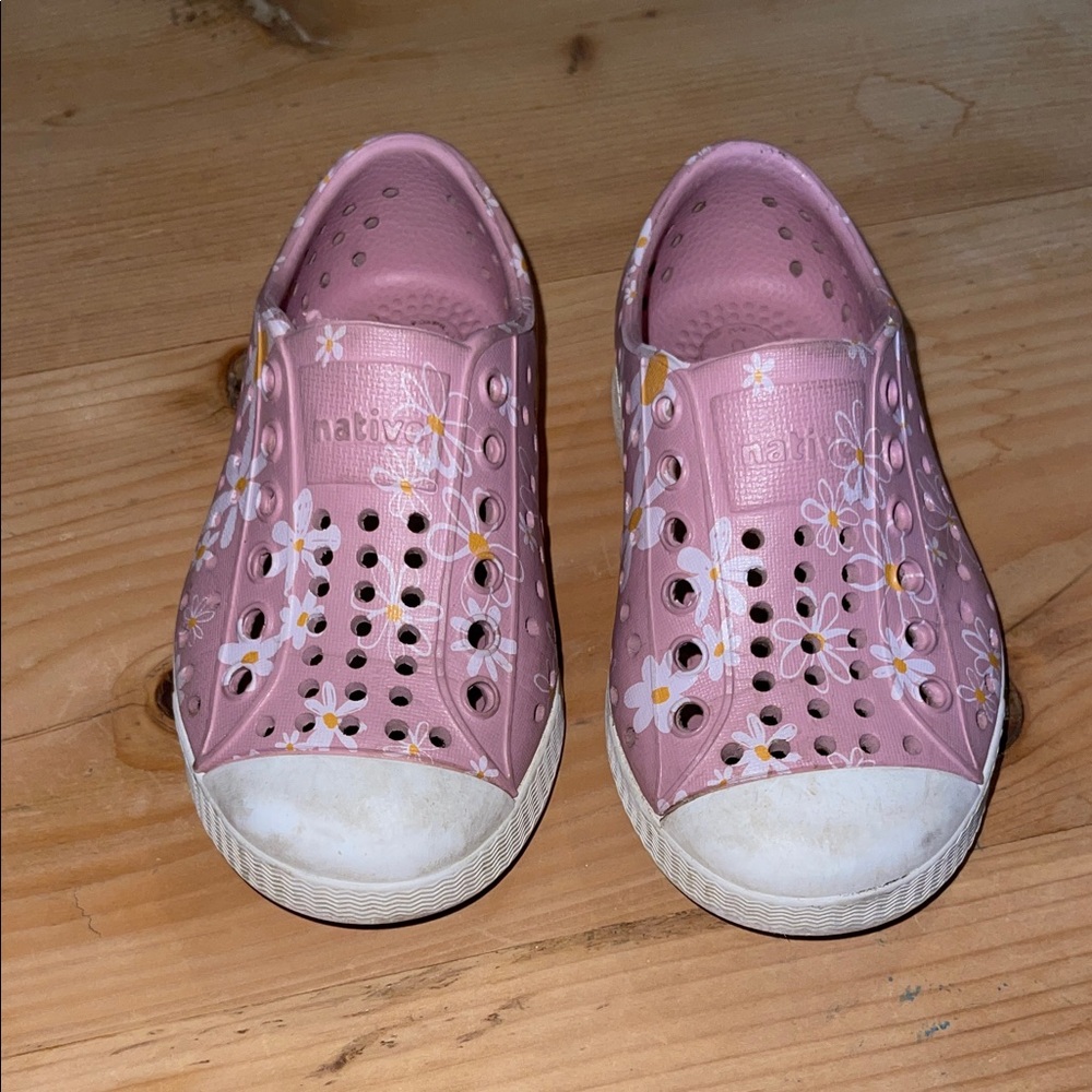 Pink Daisy Jefferson Slip-Ons